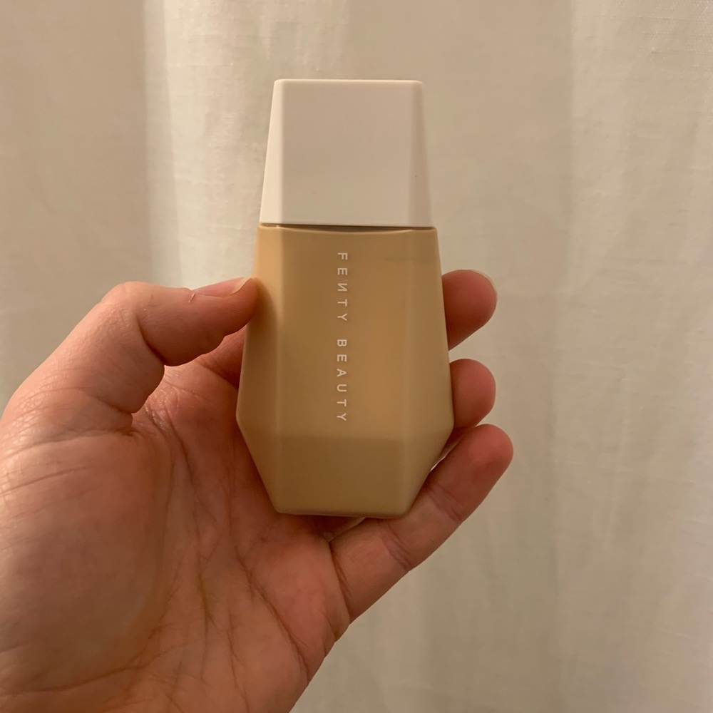 Fenty Beauty by Rihanna Ease Drop Blurring Skin Tint